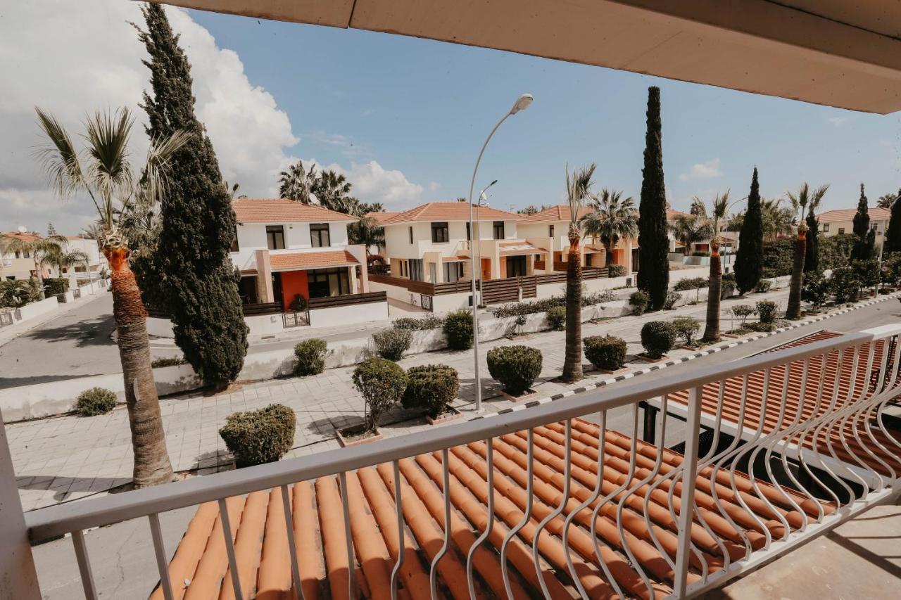 Pirgos Beach House Lárnaka Kültér fotó