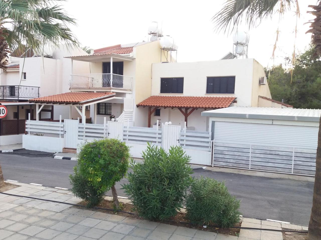 Pirgos Beach House Lárnaka Kültér fotó
