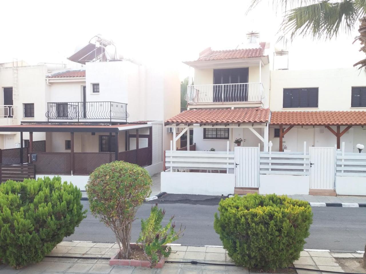 Pirgos Beach House Lárnaka Kültér fotó